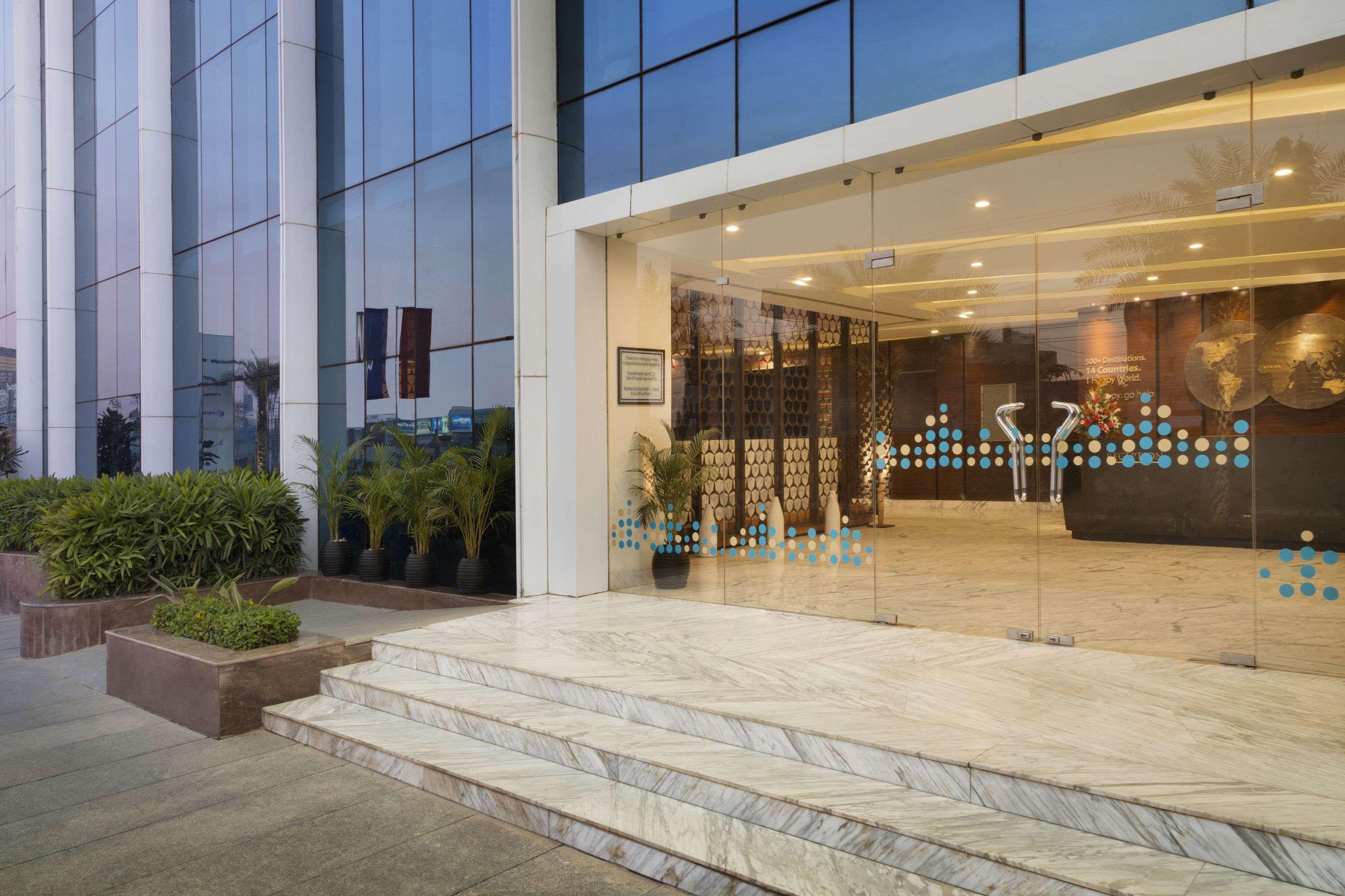 โฮเวิร์ด จอห์นสัน บาย วินด์แฮม เบงกาลูรู เฮบบัล Hotel บังกาลอร์ ภายนอก รูปภาพ