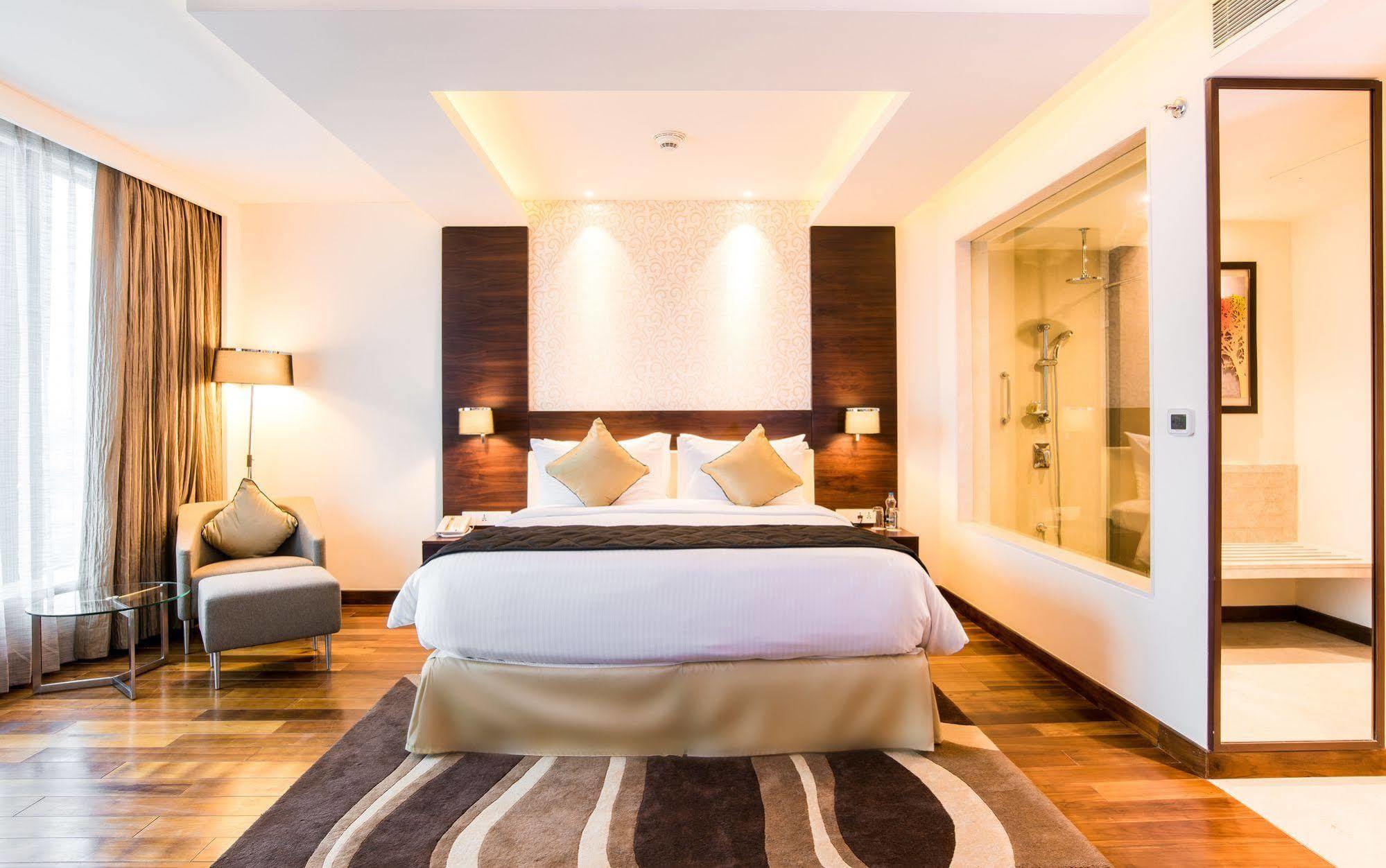 โฮเวิร์ด จอห์นสัน บาย วินด์แฮม เบงกาลูรู เฮบบัล Hotel บังกาลอร์ ภายนอก รูปภาพ