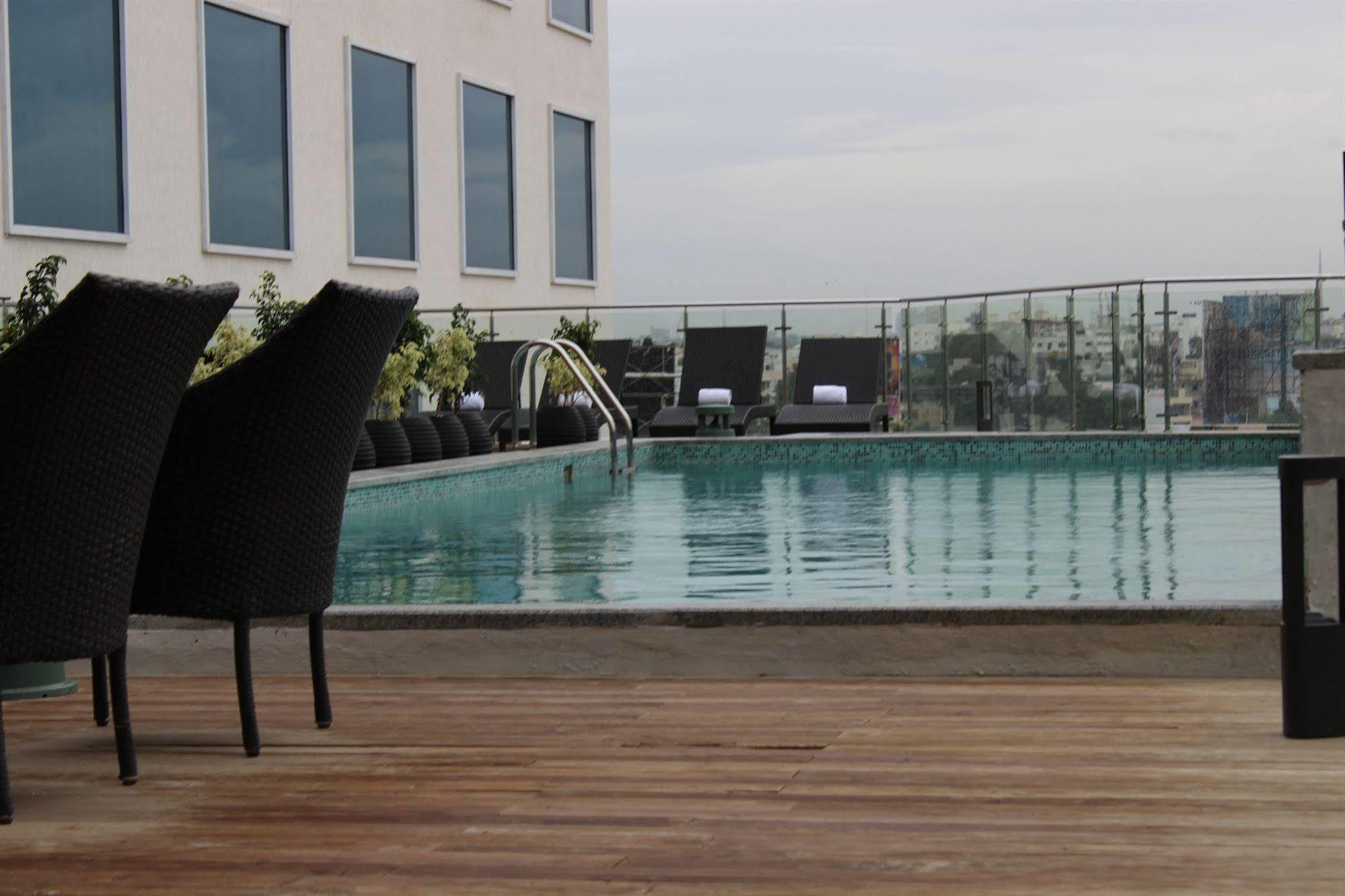 โฮเวิร์ด จอห์นสัน บาย วินด์แฮม เบงกาลูรู เฮบบัล Hotel บังกาลอร์ ภายนอก รูปภาพ