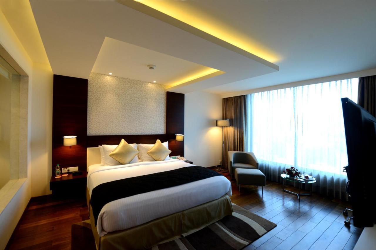 โฮเวิร์ด จอห์นสัน บาย วินด์แฮม เบงกาลูรู เฮบบัล Hotel บังกาลอร์ ภายนอก รูปภาพ